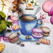 Вышитая работа "Синяя чашечка"